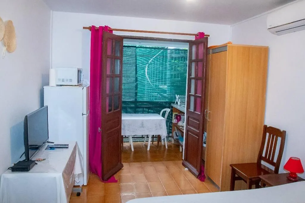 Studio Prive Climatise En Bas De Villa Фор-де-Франс 0*,